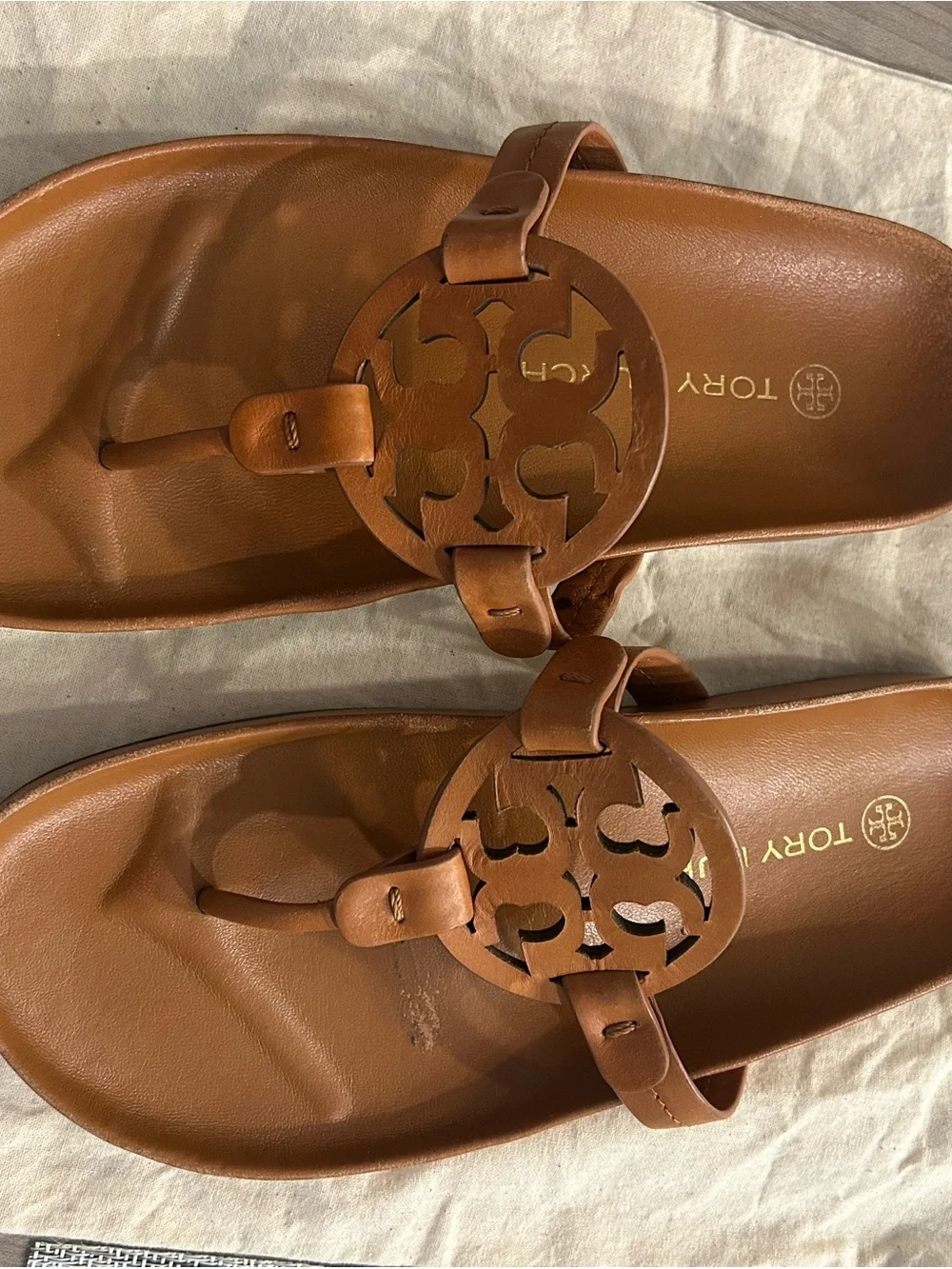 Tory Burch size 7 Miller Cloud Brown Leather Logo Thong Sandals Bourbon Miele